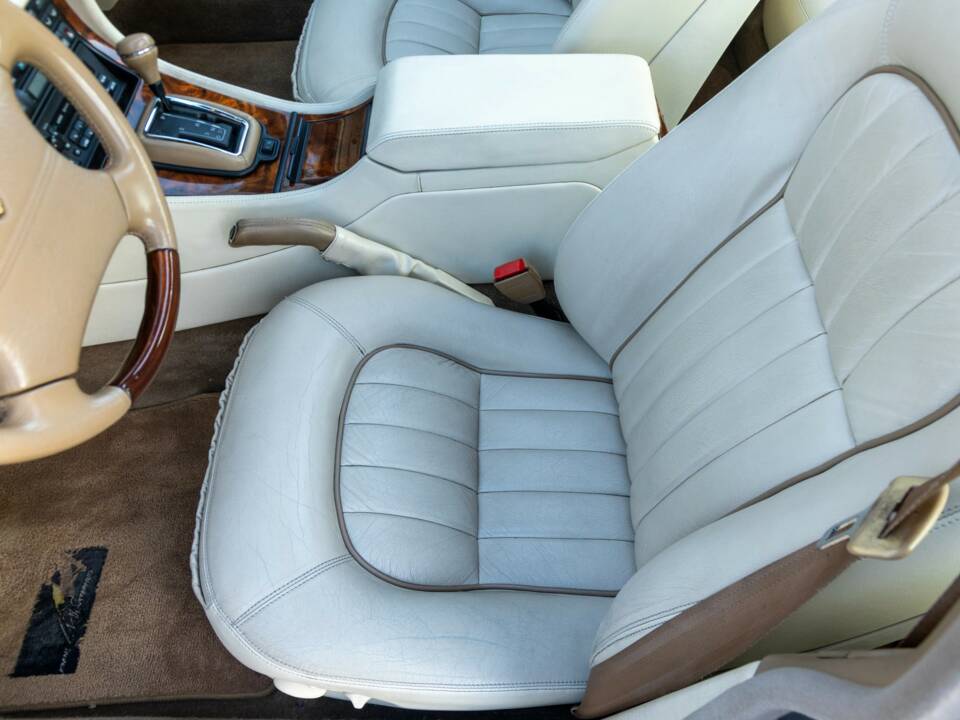 Image 36/50 of Jaguar XJ 6 4.0 Sovereign (1995)