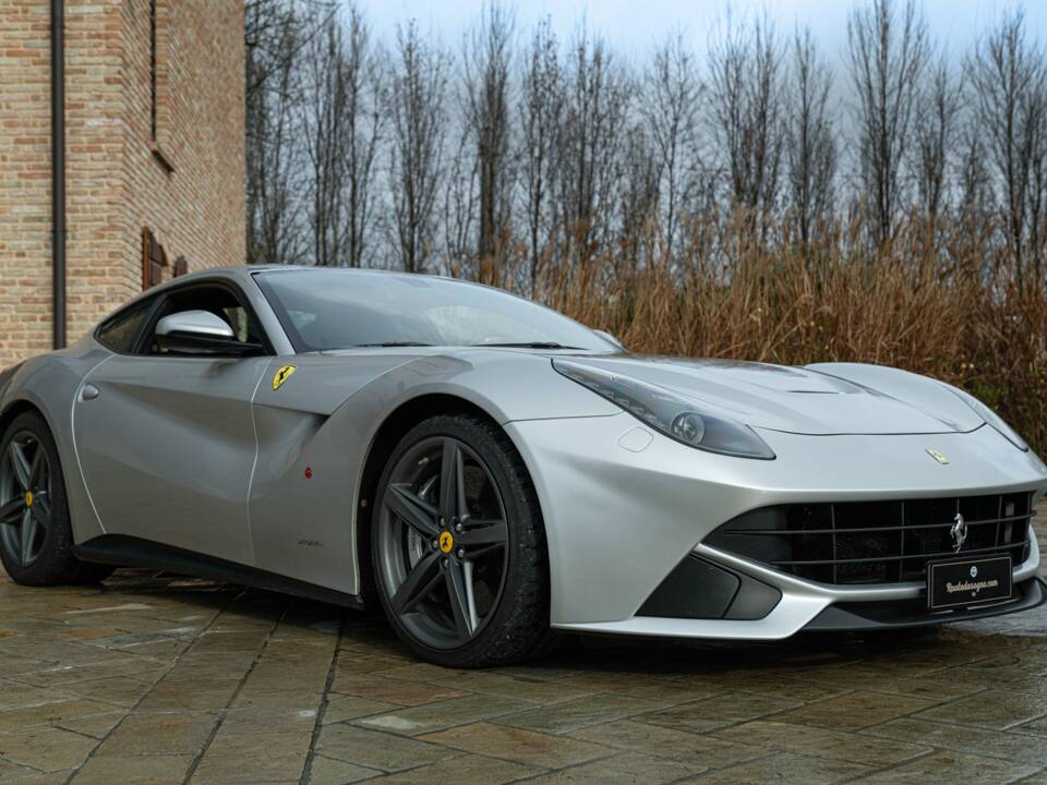 Immagine 2/50 di Ferrari F12berlinetta (2013)