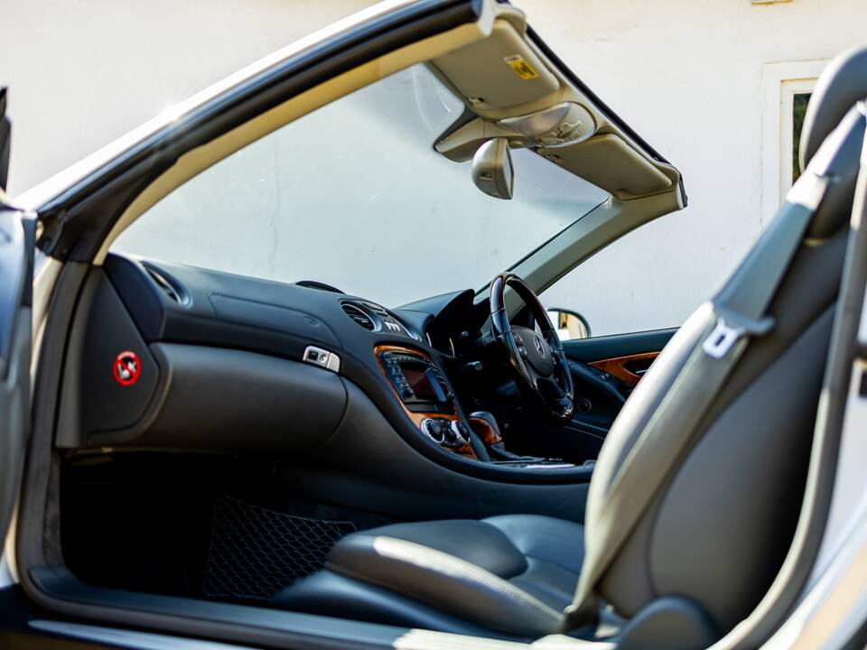 Image 25/50 de Mercedes-Benz SL 500 (2003)