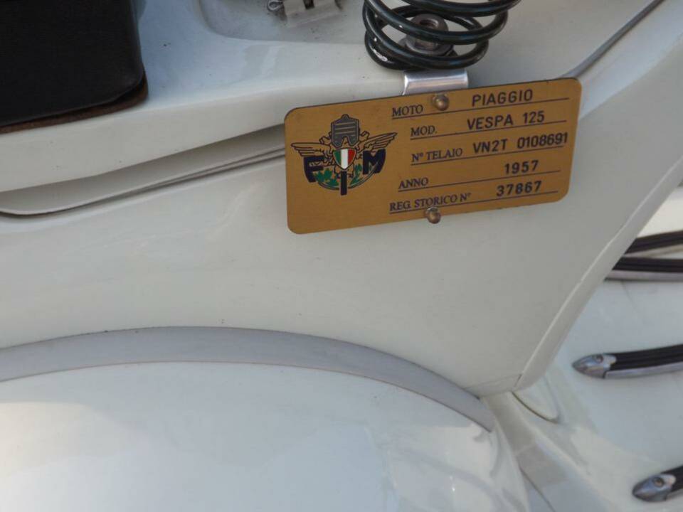 Image 7/38 of Piaggio Vespa 125 (1957)