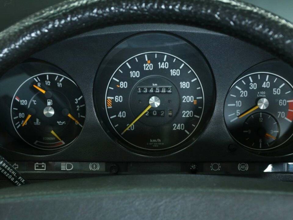 Imagen 14/50 de Mercedes-Benz 380 SL (1984)