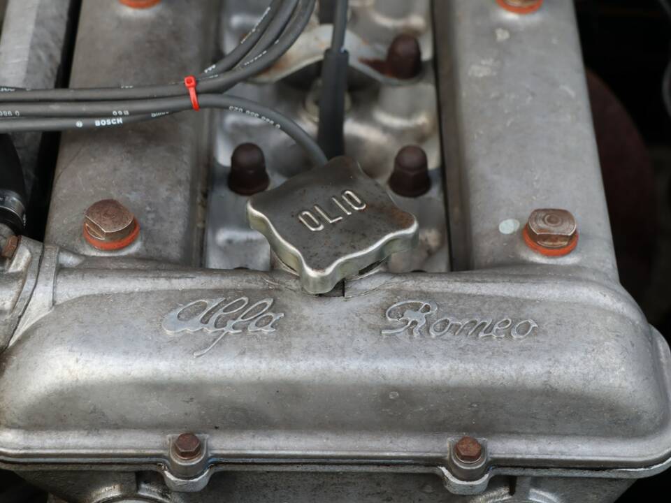 Image 38/50 of Alfa Romeo Giulia Nuova Super 1600 (1978)