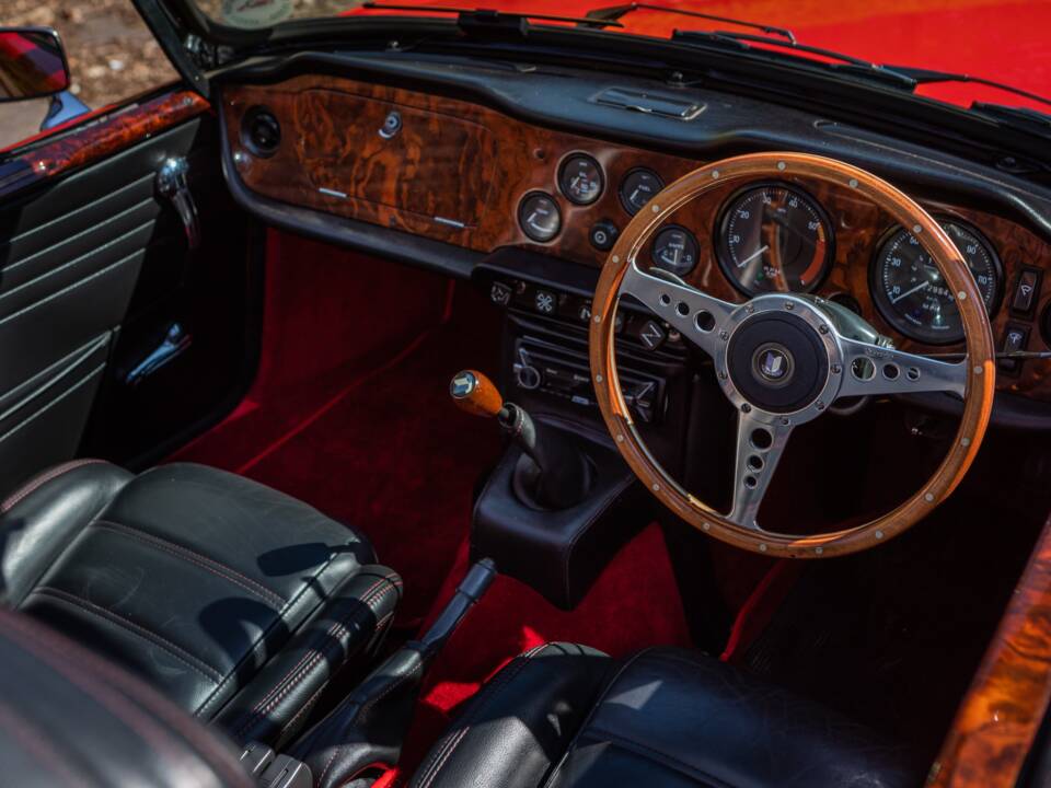 Immagine 4/41 di Triumph TR 6 PI (1972)