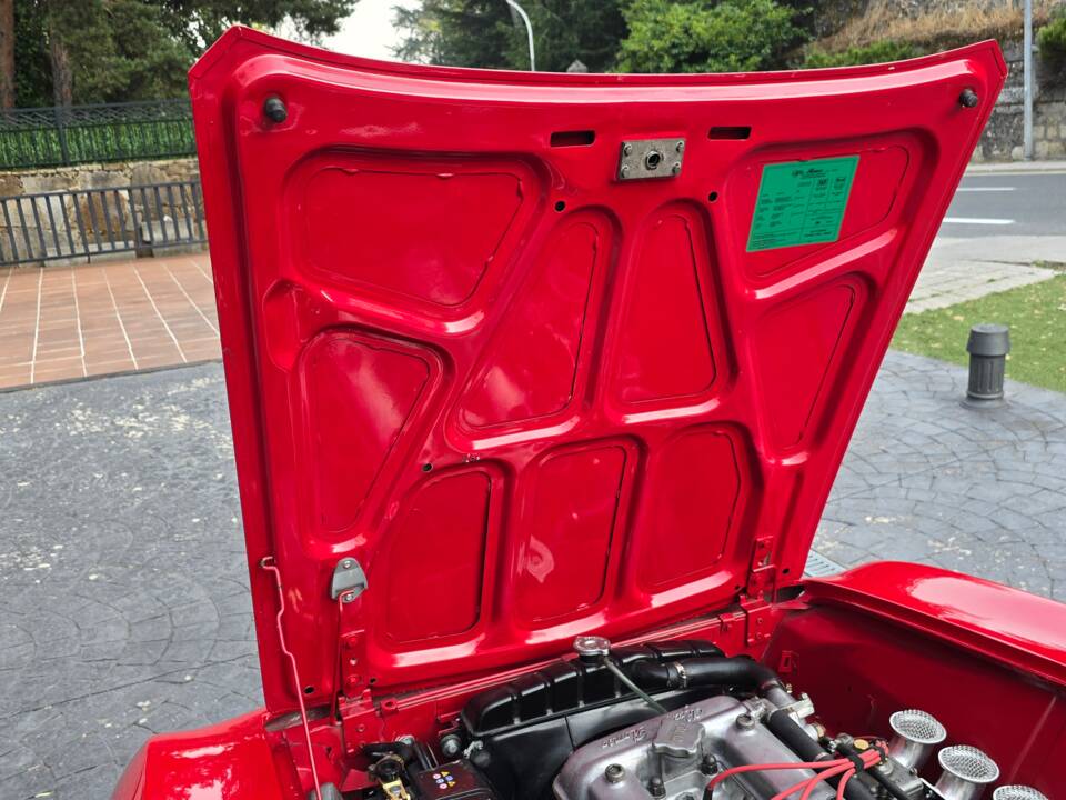 Image 24/34 of Alfa Romeo 1750 GT Veloce (1969)