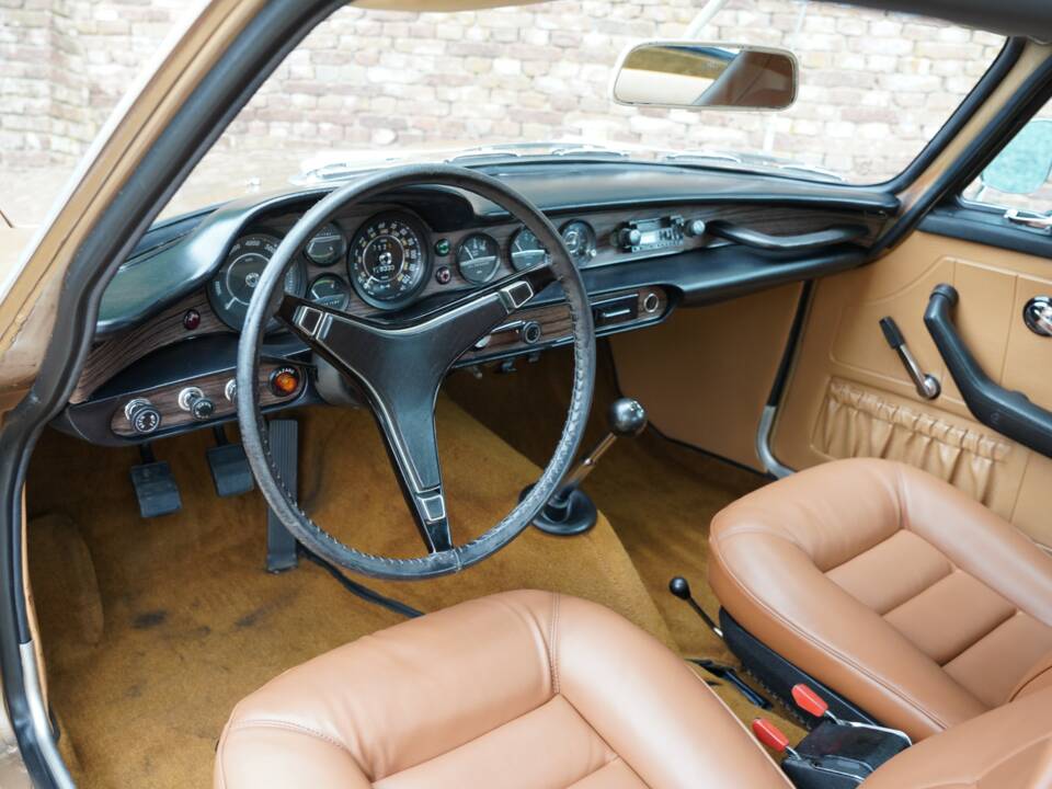 Image 13/50 of Volvo 1800 E (1972)