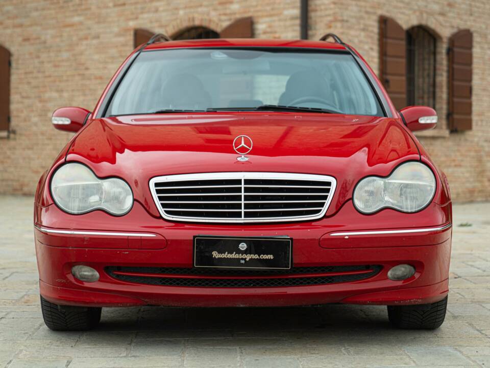 Immagine 3/50 di Mercedes-Benz C 220 CDI T (2003)