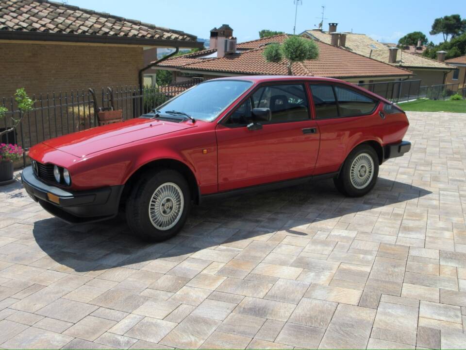 Bild 3/31 von Alfa Romeo GTV 2.0 (1982)
