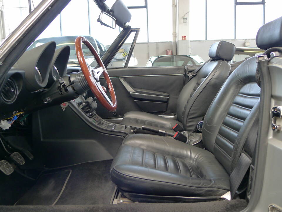 Bild 19/32 von Alfa Romeo 2000 Spider Veloce (1981)