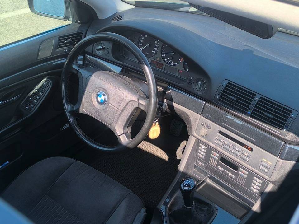 Image 18/42 of BMW 520i (1998)