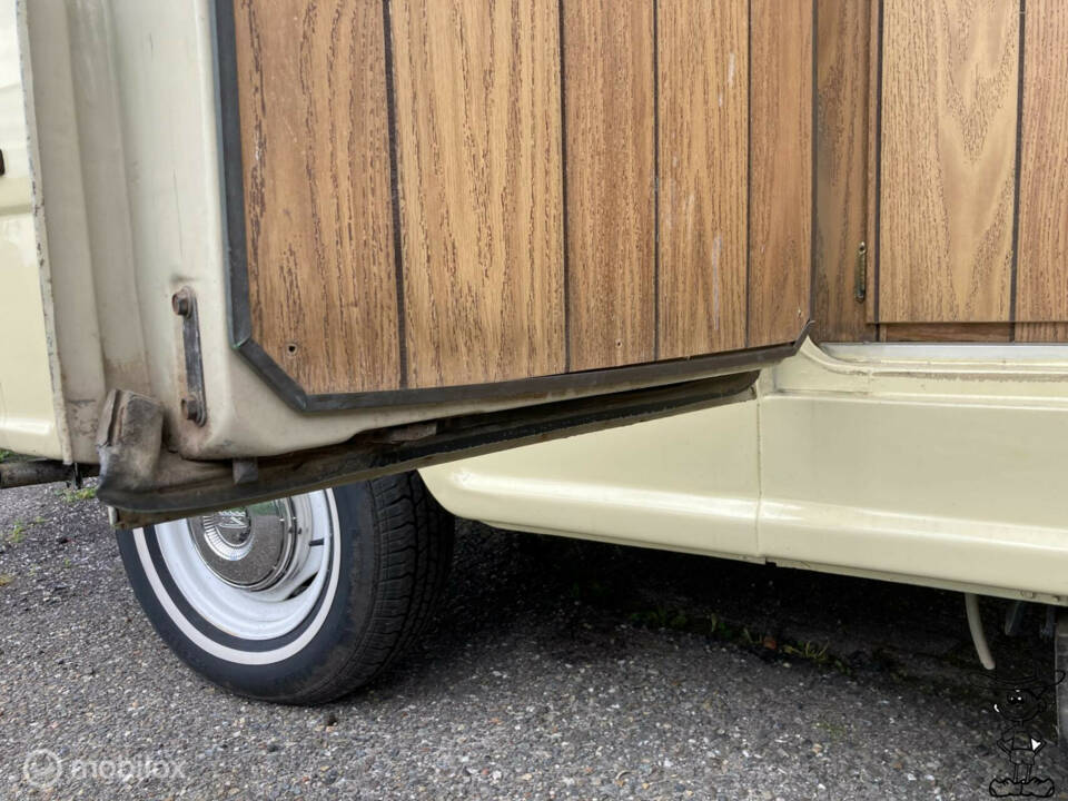 Image 7/50 of Ford Econoline E 300 (1971)