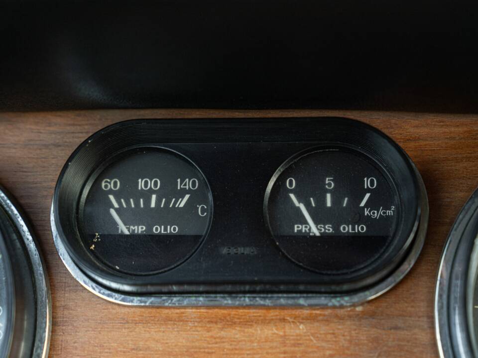 Obraz 50/50 pojazdu Ferrari 330 GT 2+2 (1964)
