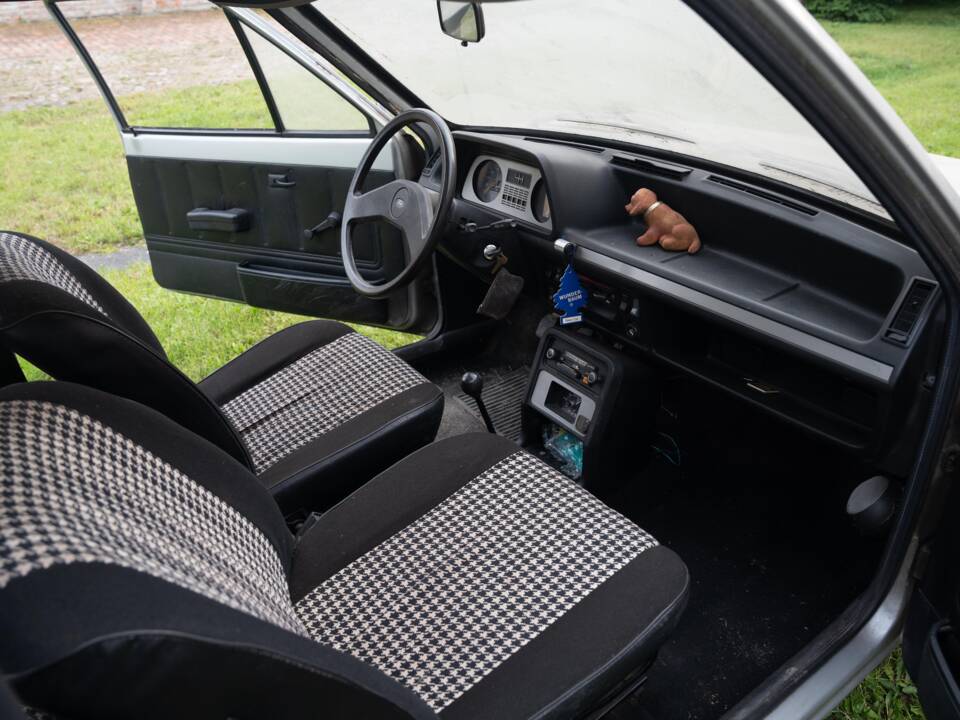 Bild 25/47 von Ford Fiesta (1980)