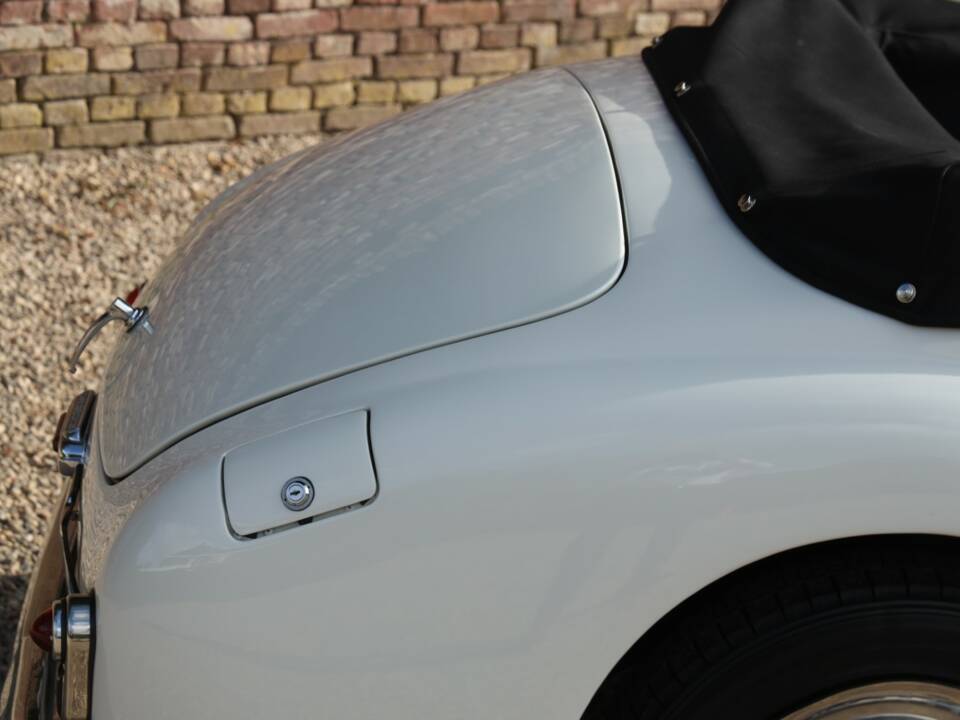Image 31/50 of SIMCA 8 Sport (1950)