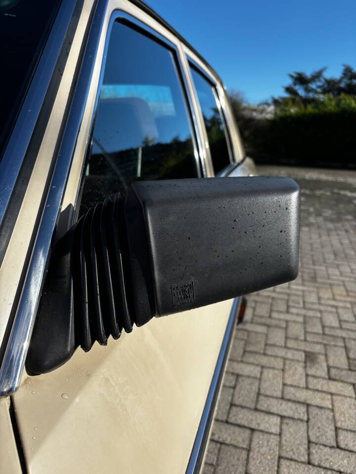 Image 14/16 de Lancia Trevi 2000 I.E. (1982)