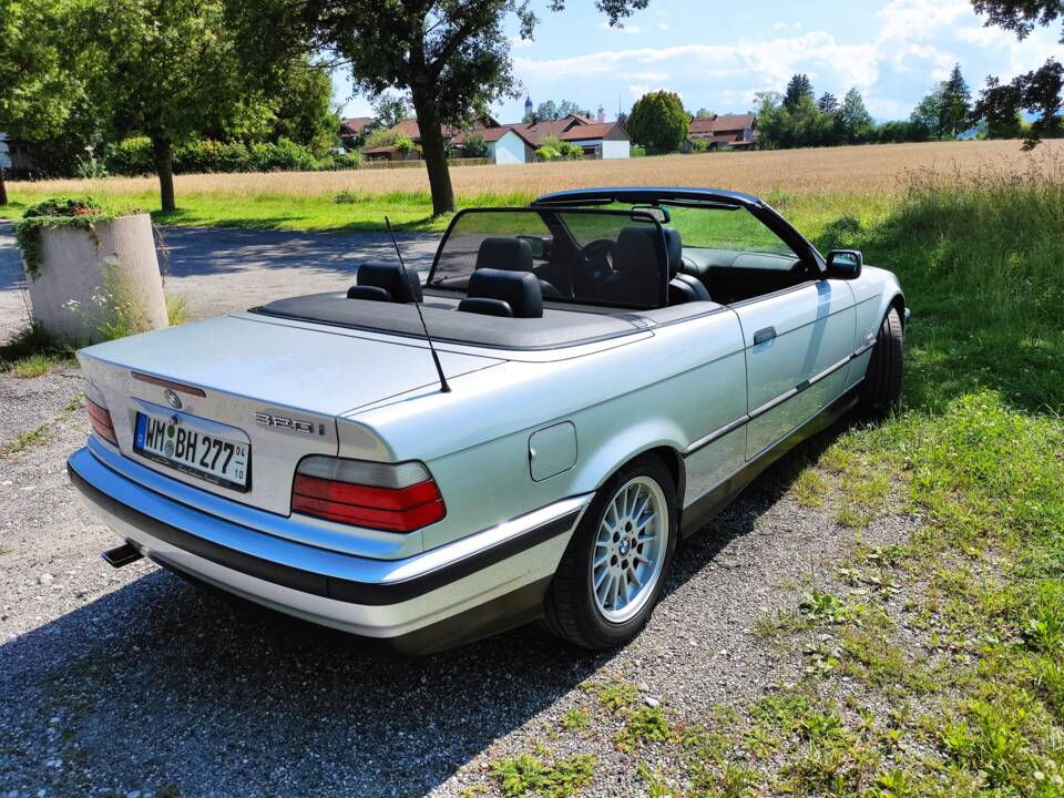 Bild 6/18 von BMW 320i (1998)