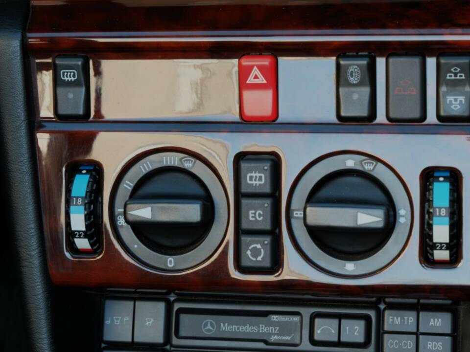 Image 44/74 of Mercedes-Benz E 320 (1997)