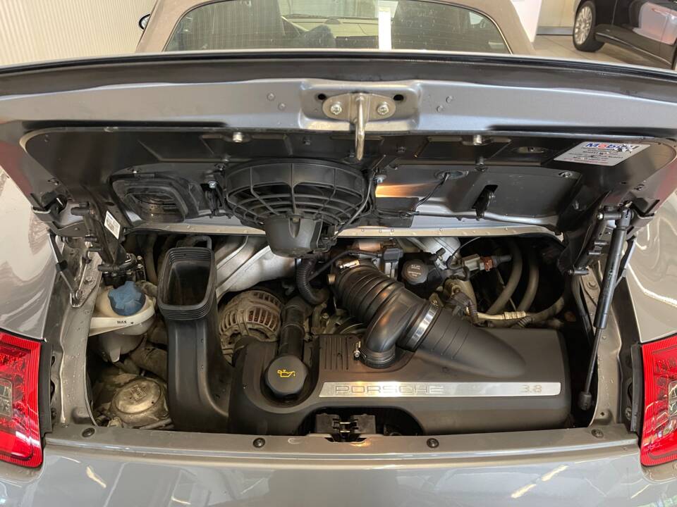 Imagen 13/17 de Porsche 911 Carrera 4S (2005)