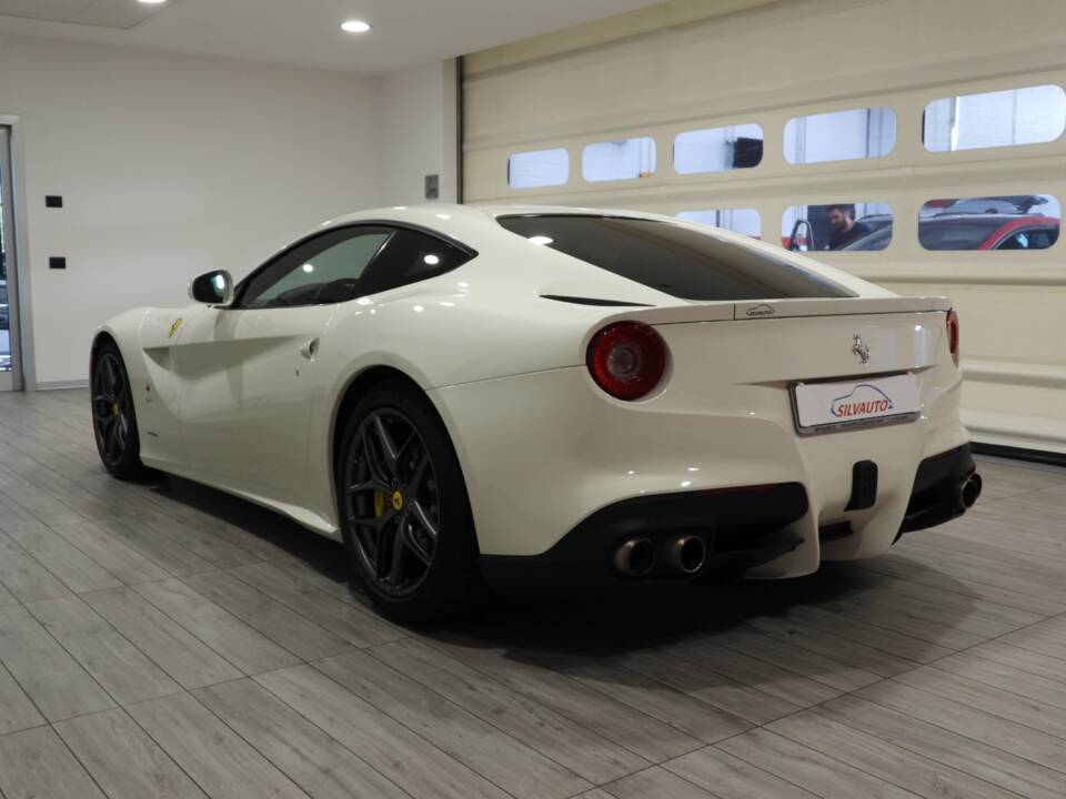 Image 4/15 de Ferrari F12berlinetta (2013)
