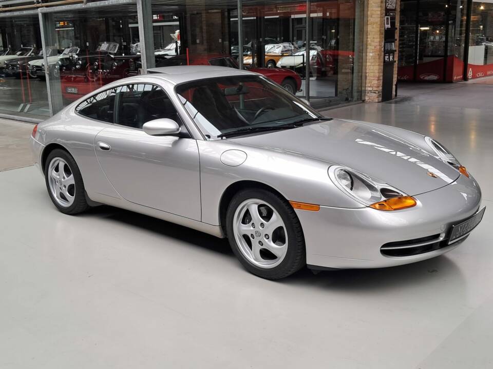 Immagine 4/33 di Porsche 911 Carrera (1996)