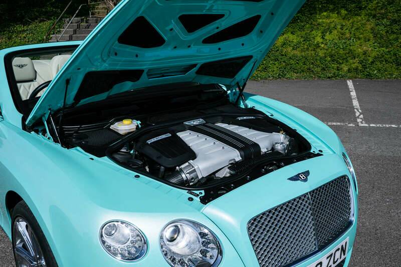 Image 32/38 of Bentley Continental GTC V8 (2013)