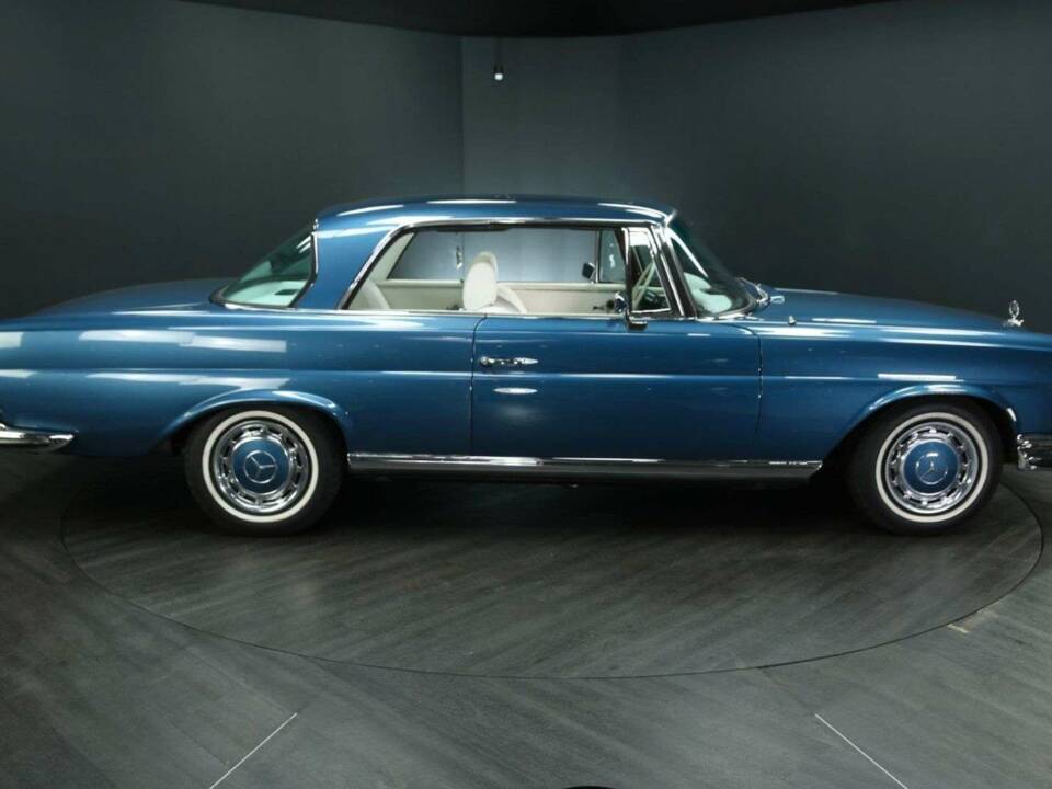 Image 8/50 of Mercedes-Benz 280 SE 3,5 (1971)