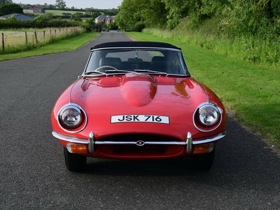 Image 17/36 de Jaguar E-Type (1969)