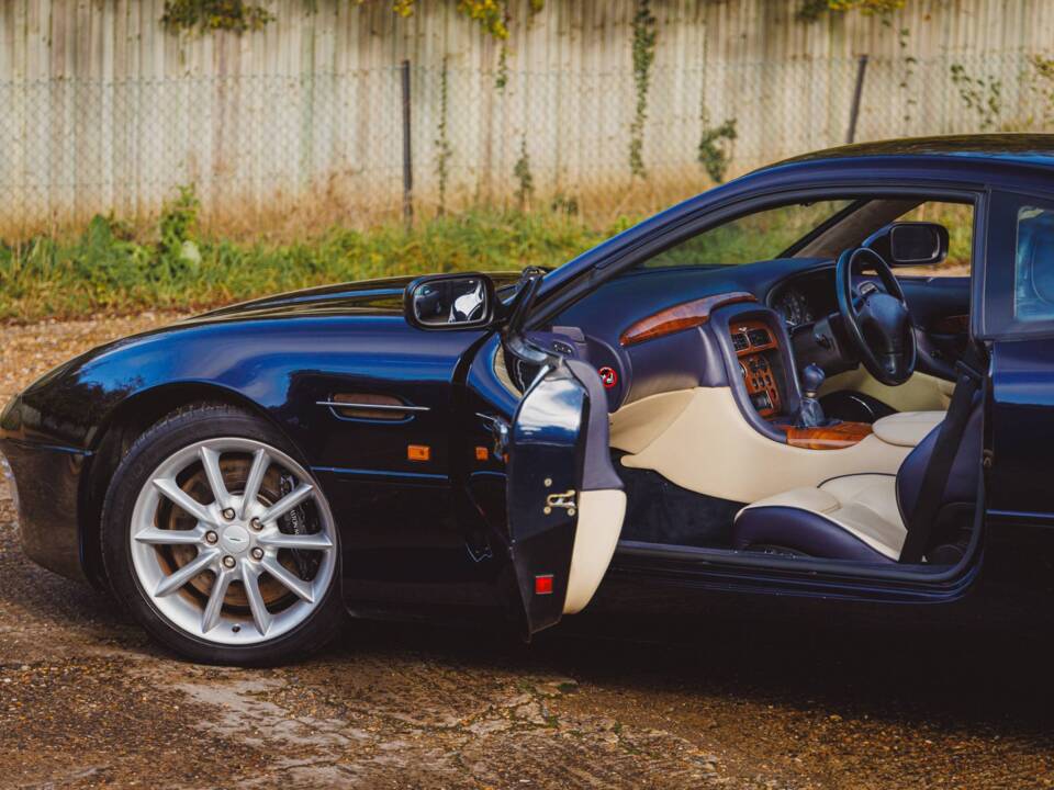 Image 6/8 de Aston Martin DB 7 Vantage (1999)