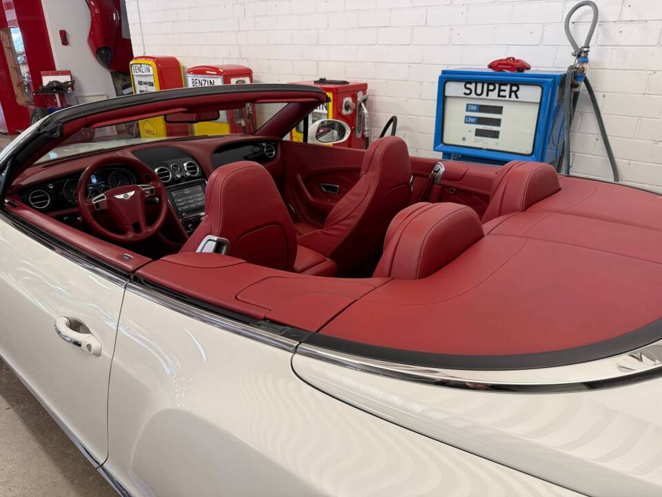 Image 18/20 of Bentley Continental GTC V8 (2012)