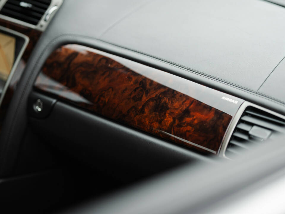 Image 30/33 of Jaguar XKR (2008)