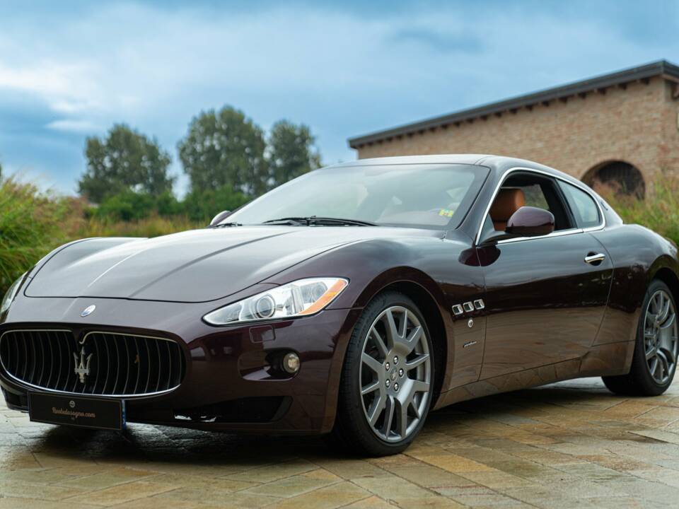 Image 2/50 of Maserati GranTurismo 4.2 (2009)