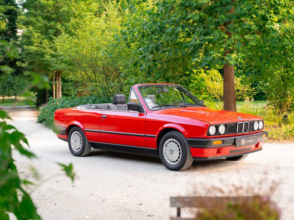Immagine 2/33 di BMW 318i (1991)
