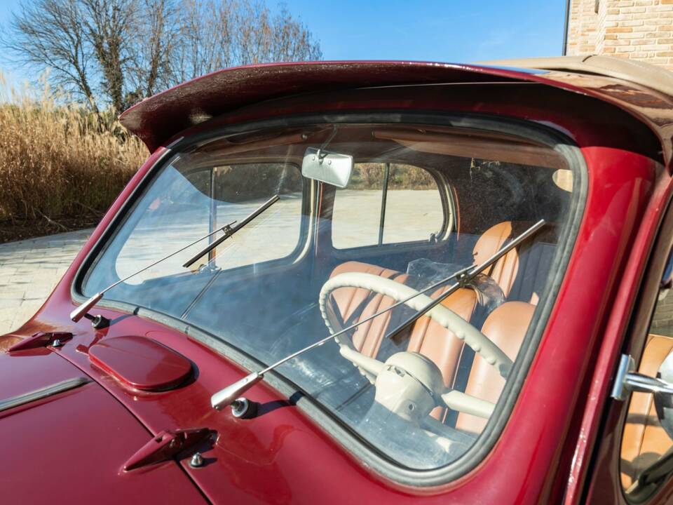 Image 20/50 of Renault 4 CV Decapotable (1957)