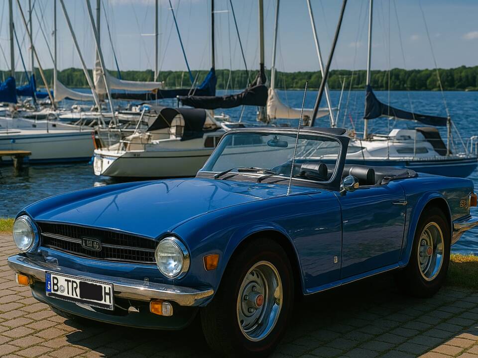Image 2/51 of Triumph TR 6 (1975)
