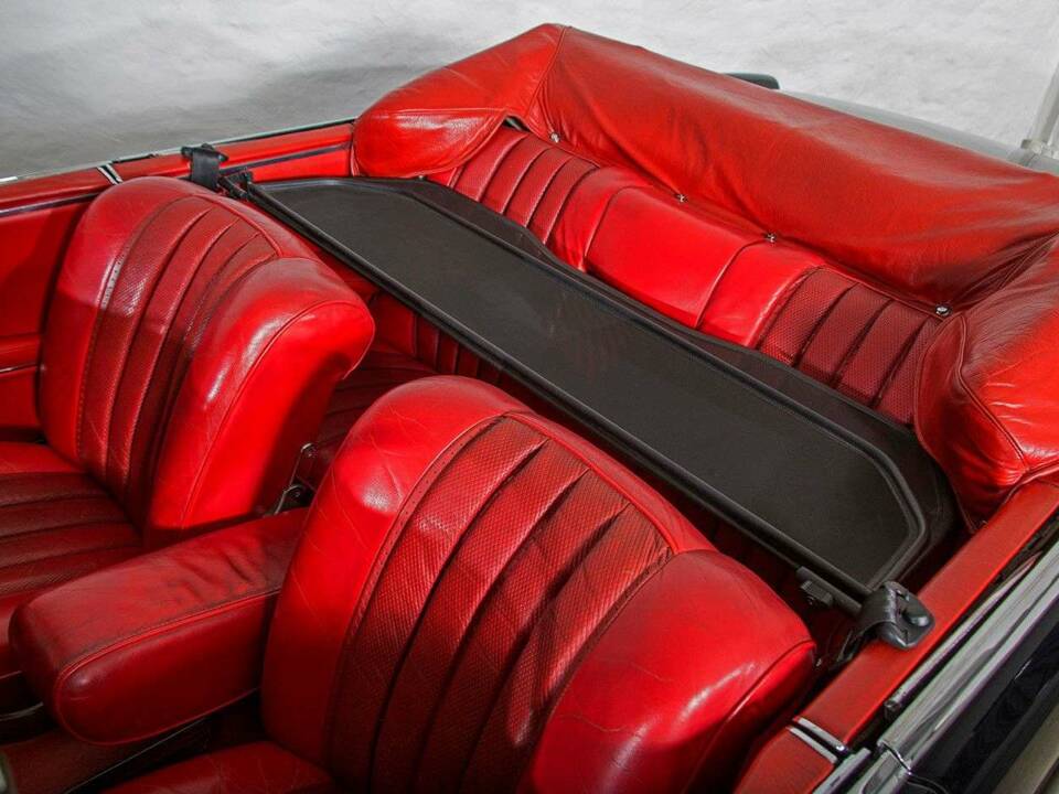 Image 25/34 of Mercedes-Benz 280 SE (1966)