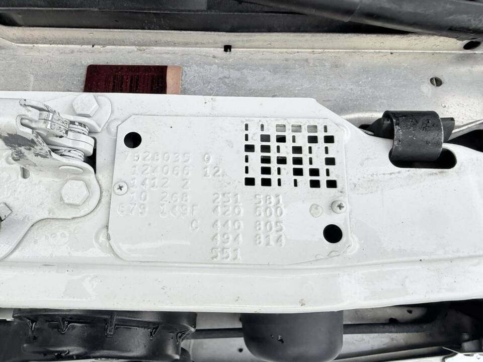 Imagen 31/41 de Mercedes-Benz E 320 (1995)