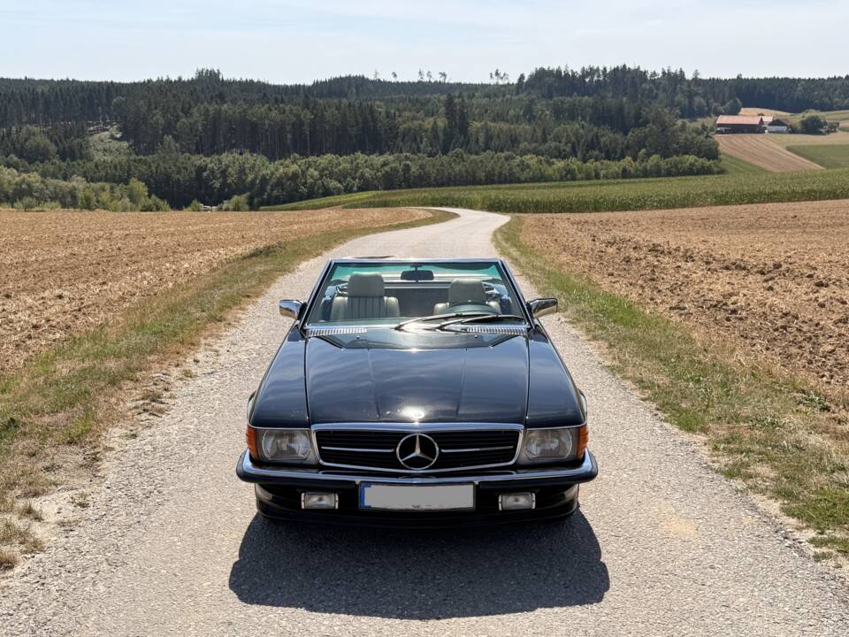 Image 2/22 de Mercedes-Benz 500 SL (1983)