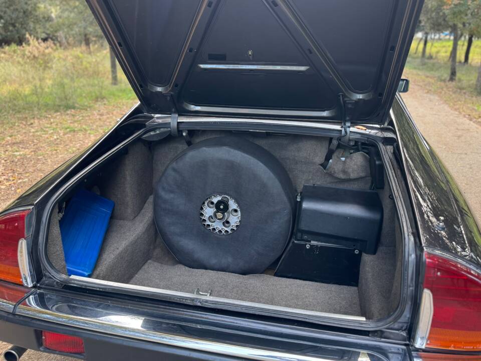 Image 42/47 of Jaguar XJ-S 3.6 (1988)