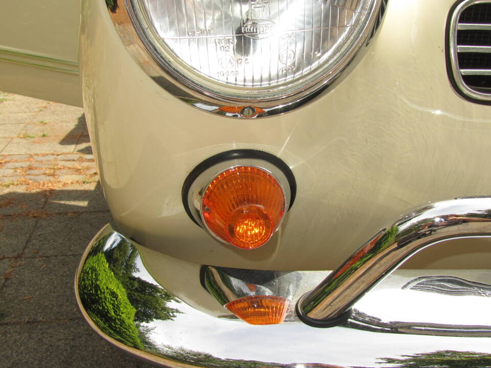 Image 40/45 of Volkswagen Karmann Ghia 1300 (1965)