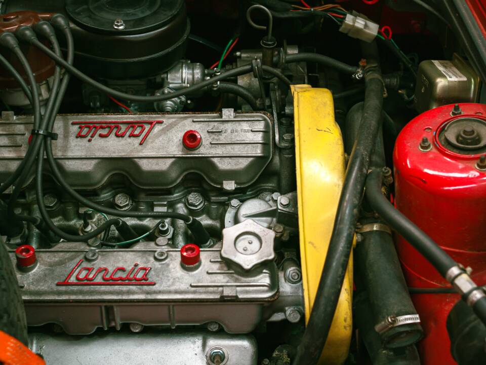 Image 33/39 of Lancia Beta Coupe 2000 i.e. (1982)