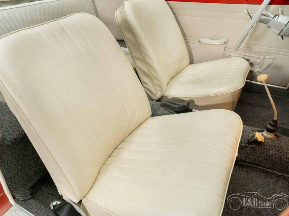 Image 16/19 of Volkswagen Karmann Ghia 1200 (1963)