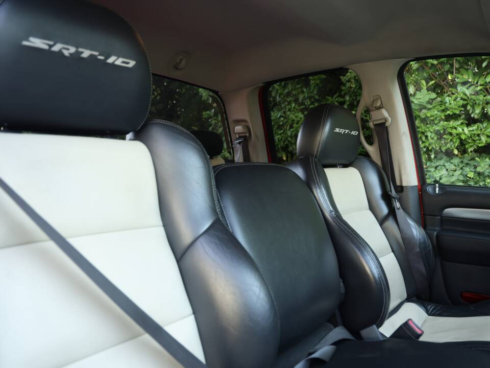 Image 50/82 of Dodge Ram SRT 10 (2005)