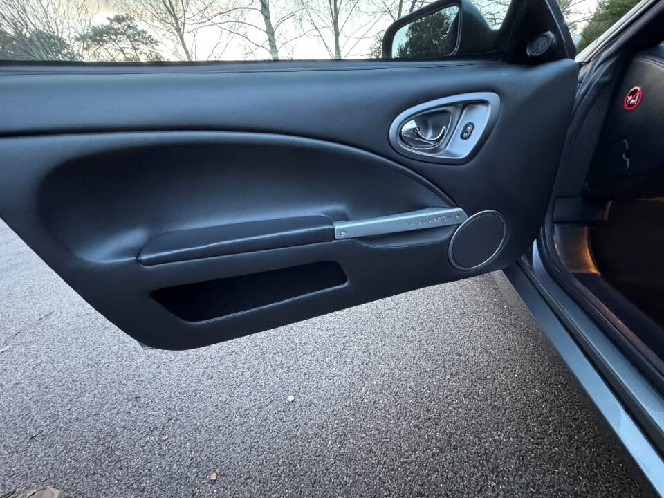 Image 23/29 of Aston Martin V12 Vanquish (2002)