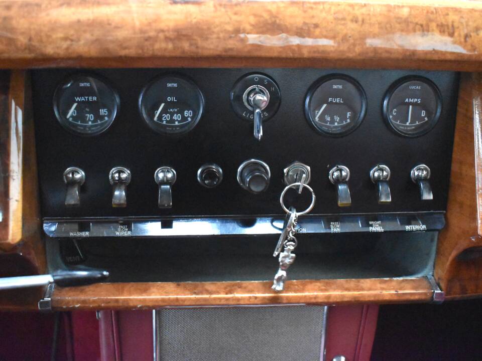 Image 18/39 of Jaguar Mk II 3.8 (1960)