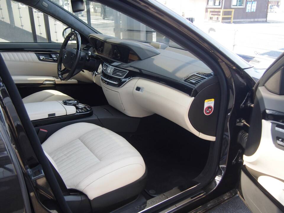 Bild 17/35 von Mercedes-Benz S 600 L (2008)