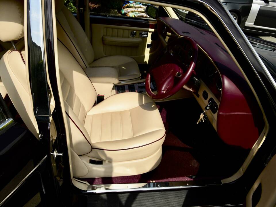 Image 45/50 of Bentley Turbo RT (1997)