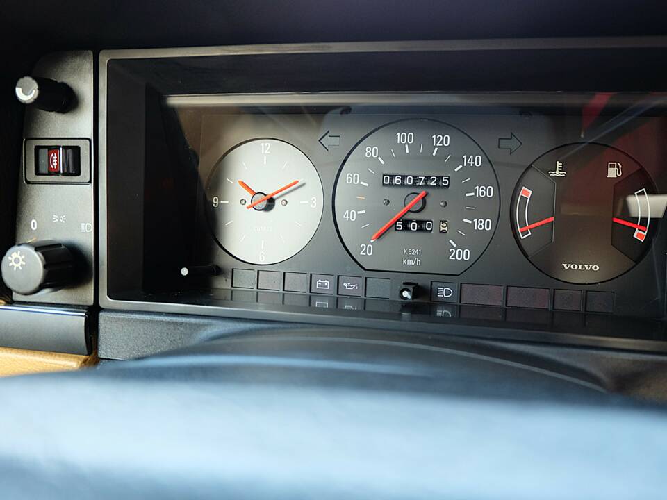 Image 30/75 de Volvo 240 (1986)