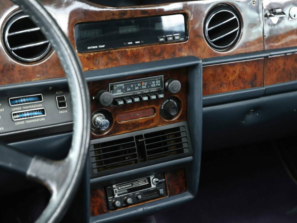 Image 21/48 of Rolls-Royce Corniche I (1980)
