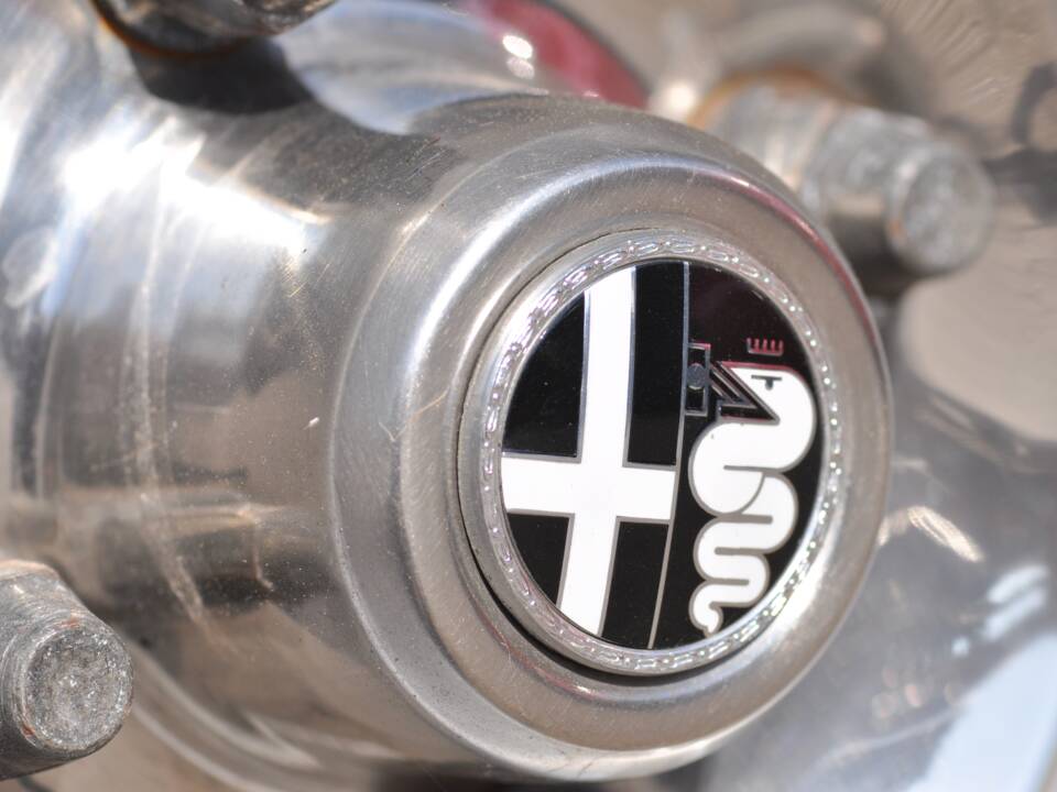 Immagine 5/5 di Alfa Romeo Spider 1300 Junior (1974)