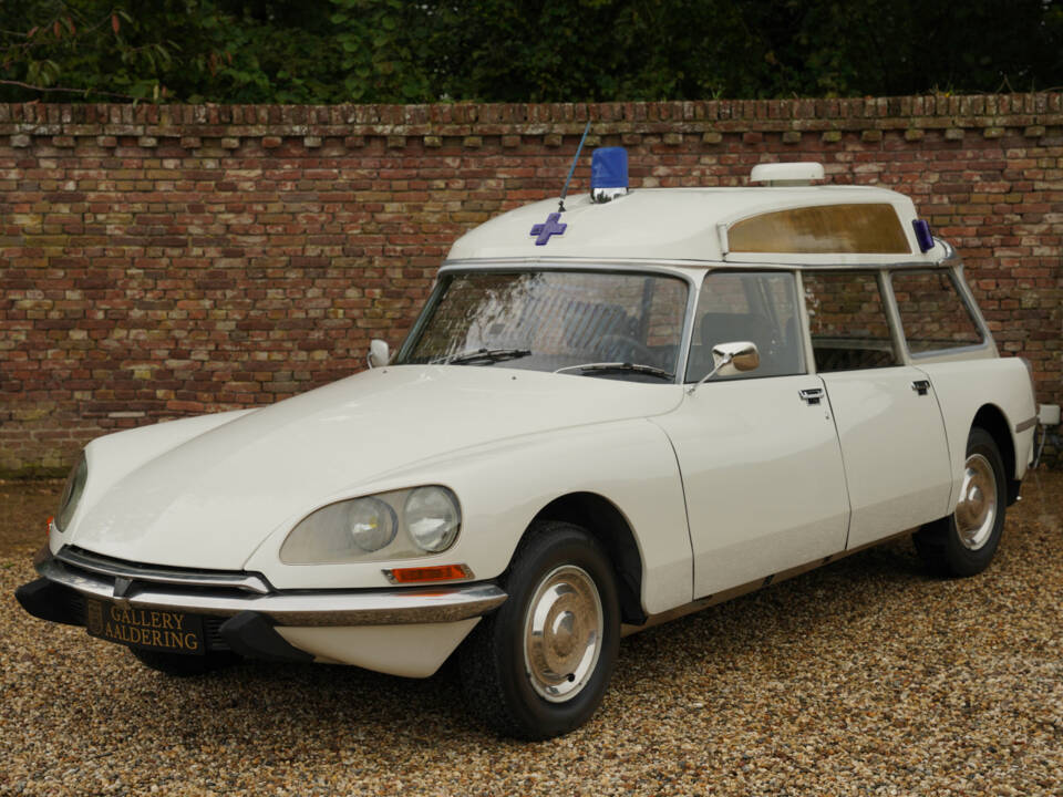 Image 1/50 de Citroën DS 20 Break (1973)