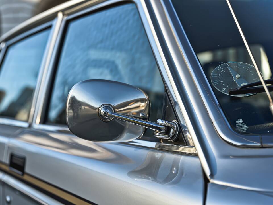 Image 5/38 de Volvo 244 DLS (1977)
